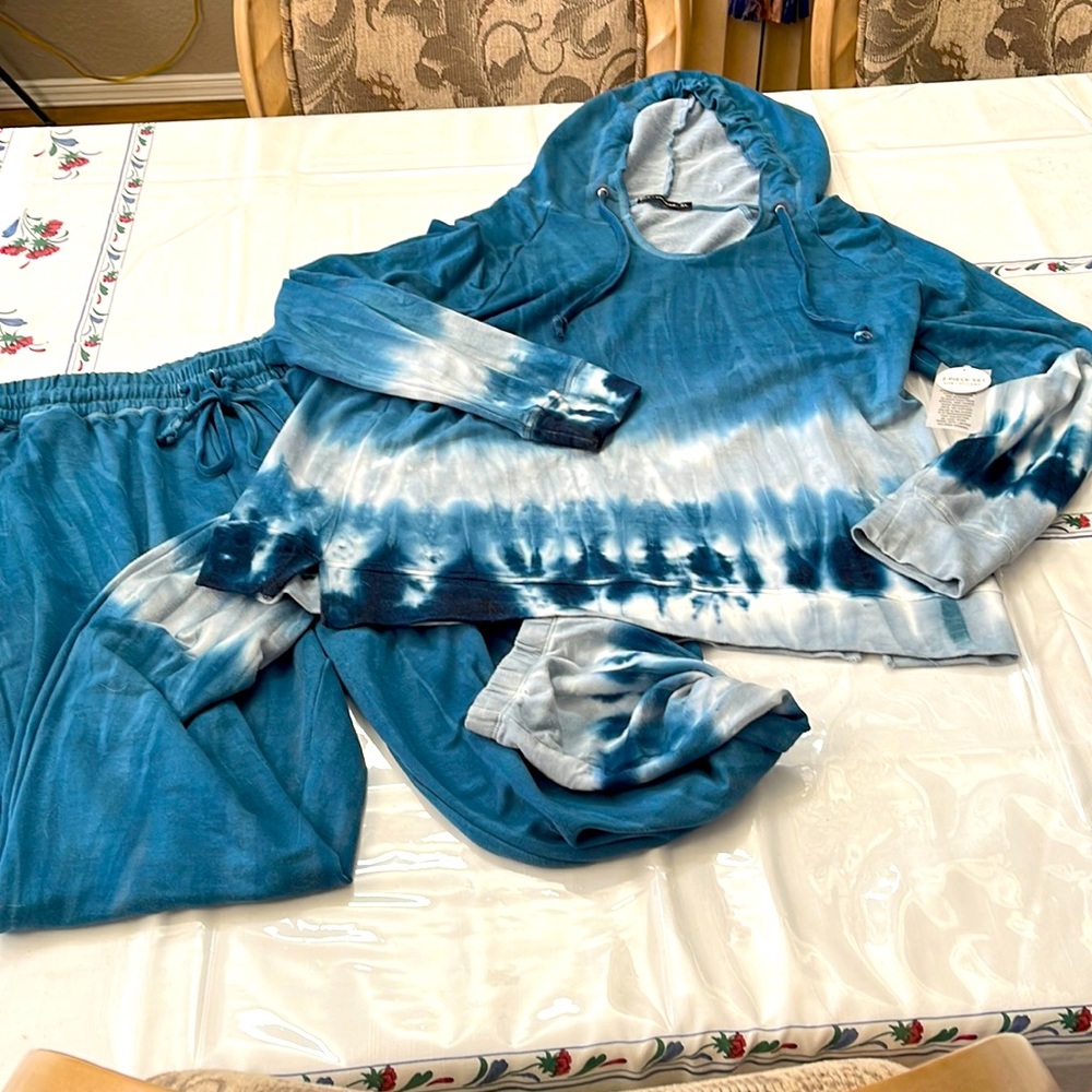 🎉PRICE DROP🎉2PIECE CASual  TIEDYE COMFORT SUIT